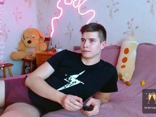 Sex cam cook1es online! She is 21 years old 
blonde with average tits and speaks english, 