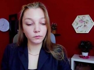 German Sex Cam emillyextasy with green eyes and small tits