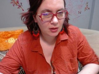 Sex cam foxydesiree online! She is 39 years old 
redhead with average tits and speaks english, french