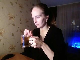 MILF magrettaxx with milk tits. Speaks english, russian
