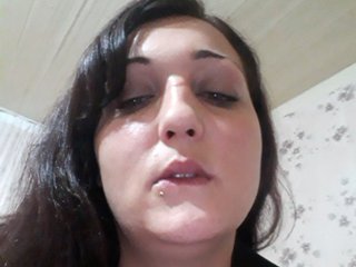 Russian Sex Cam adelinathan with green eyes and average tits