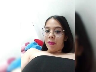 Sex cam miluwinkelhock online! She is 27 years old 
brunette with average tits and speaks english, spanish
