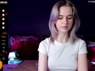Sex cam doll betany_foks ready for live sex show! She is 19 years old. Speaks English