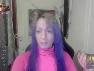 Sex cam jayluvv online! She is 39 years old 
blonde with average tits and speaks english, spanish