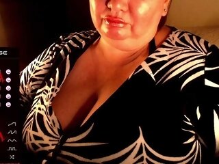 Russian Sex Cam zarrax with brown eyes and huge boobs