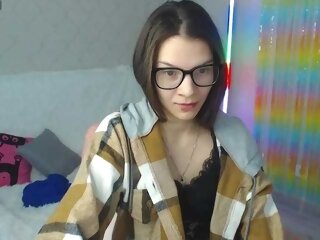 Sex cam mollygamer online! She is 22 years old 
brunette with small tits and speaks english, 