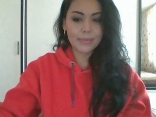 Sex cam missdkiss online! She is 26 years old 
brunette with average tits and speaks english, russian