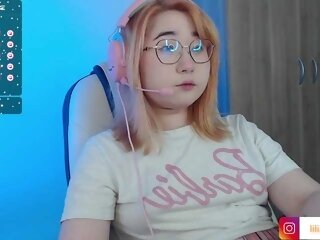 Sex cam your-peachyyy online! She is 22 years old 
redhead with average tits and speaks english, russian