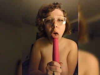 Sex cam misslunamorrigan online! She is 26 years old 
redhead with big boobs and speaks english, 