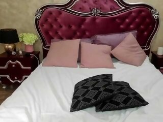 Sex cam beautyluna18 online! She is 18 years old 
brunette with small tits and speaks english, 