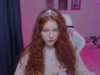 Sex cam elsie-ginger online! She is 19 years old 
redhead with average tits and speaks english, dutch