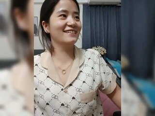 Sex cam hanata online! She is 24 years old 
brunette with average tits and speaks english, 