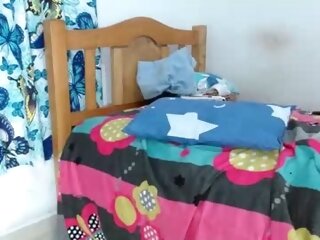 Sex cam skinnycutefernanda18 online! She is 18 years old 
. Speaks español