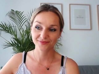Sex cam secretalicia online! She is 38 years old 
blonde with average tits and speaks english, german