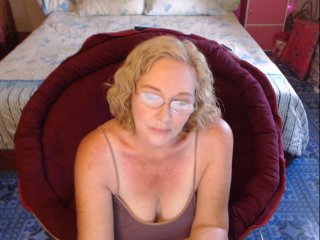 Sex cam lisalinny online! She is 50 years old 
blonde with big boobs and speaks english, 