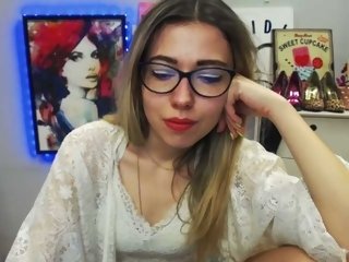 German Sex Cam xxheidilove with brown eyes and average tits