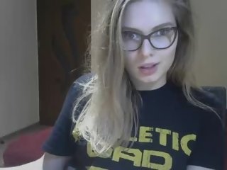 Sex cam _sweettreat online! She is 19 years old 
. Speaks English, Spanish, German (learning)