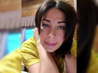 Sex cam bellamcqueen online! She is 34 years old 
brunette with average tits and speaks english, 