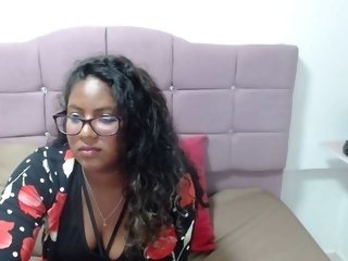 Black emma-benitez with brown eyes and shaved pussy