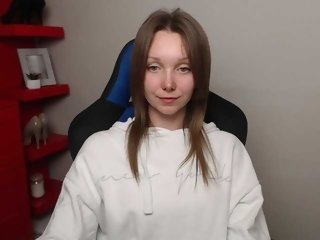 German Sex Cam zoebaby with brown eyes and average tits