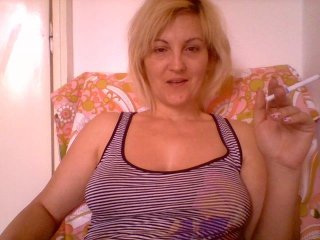 Sex cam doll divineblond ready for live sex show! She is 41 years old blonde and speaks english, danish