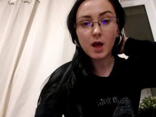 Asian alice2310 with green eyes and shaved pussy
