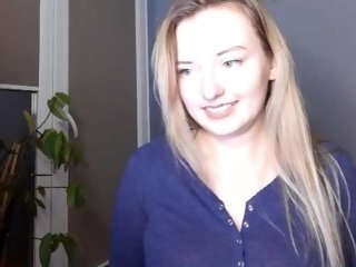 English Sex Cam vickycandy with blue eyes and average tits