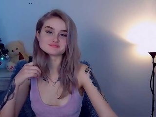 Sex cam ravenaaa online! She is 19 years old 
blonde with average tits and speaks english, 
