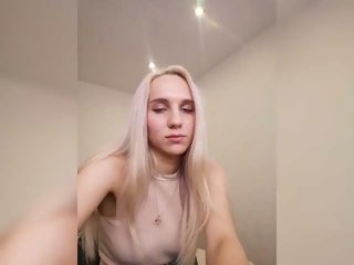 Russian Sex Cam martae with gray eyes and average tits