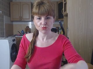 German Sex Cam dabiecrown with brown eyes and average tits